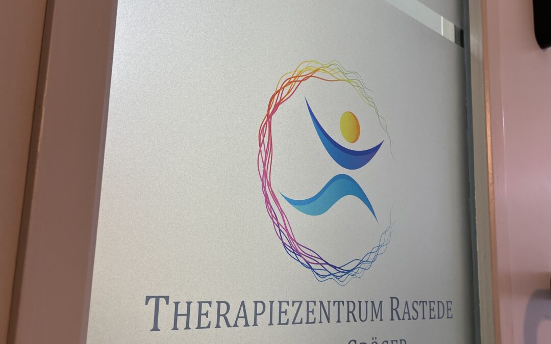 Praxisbeschilderung von Glasdekorfolien bis hin zu Plexiglasschildern