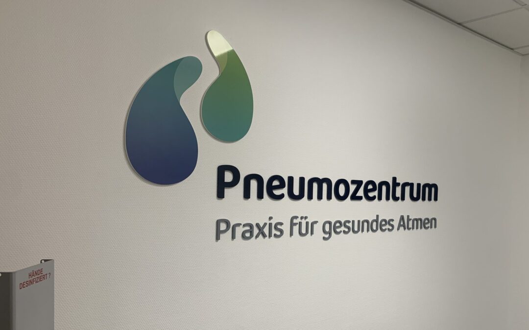 Empfangsbereich mit neuem Acrylox Schriftzug